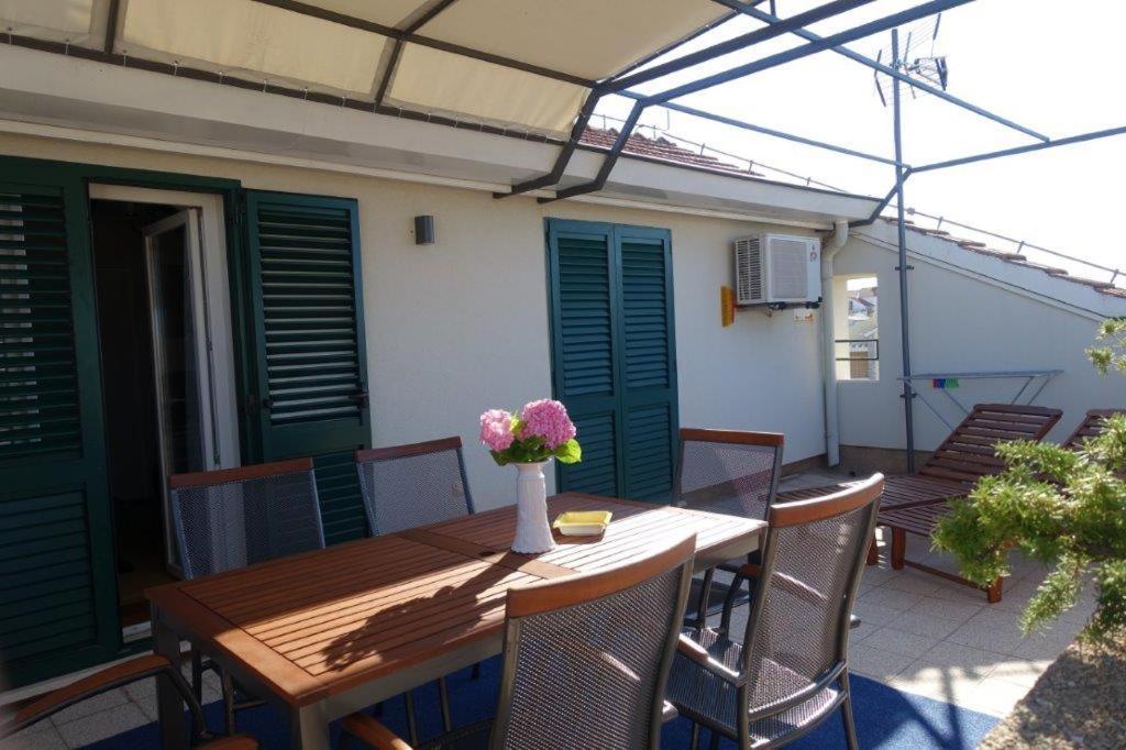 Apartment Tonka Vodice Exterior foto