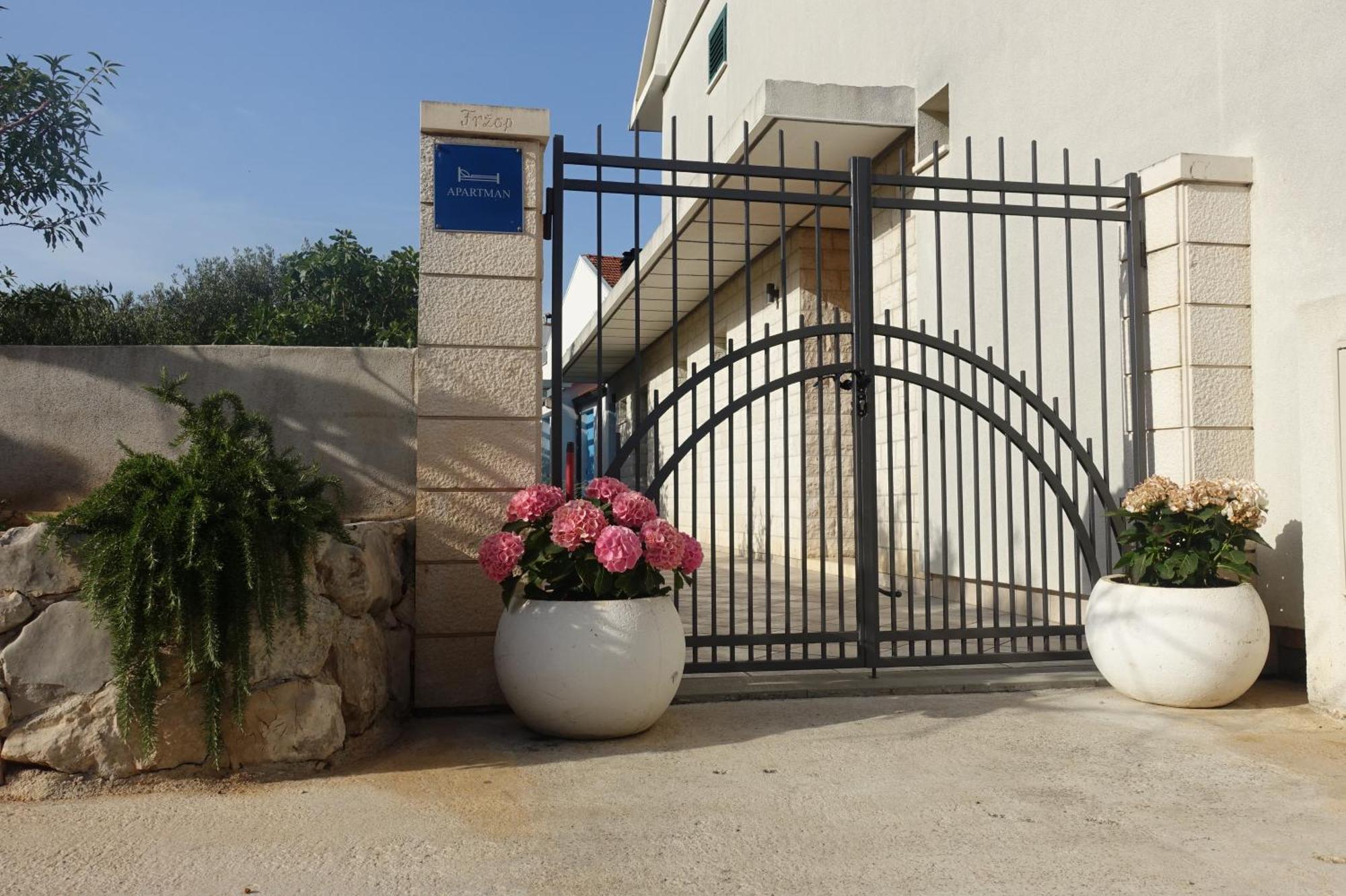 Apartment Tonka Vodice Exterior foto